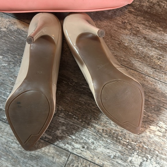 GUESS Elegant NUDE High Heels - Picture 5 of 7